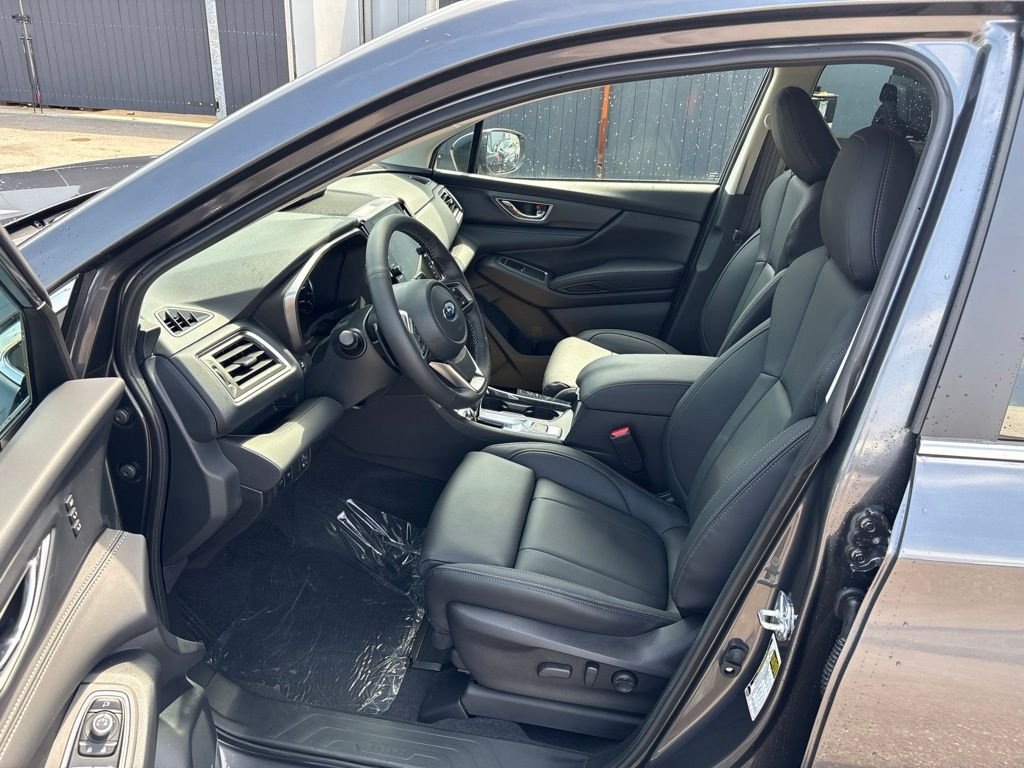 New 2026 MAGNETITE GRAY METALLIC Subaru Limited 7-Passenger image 9