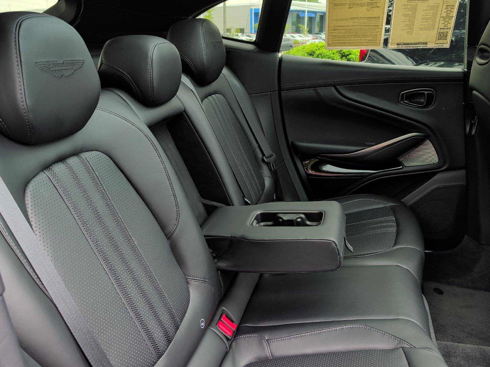 2025 Aston Martin DBX 707 - Photo 38