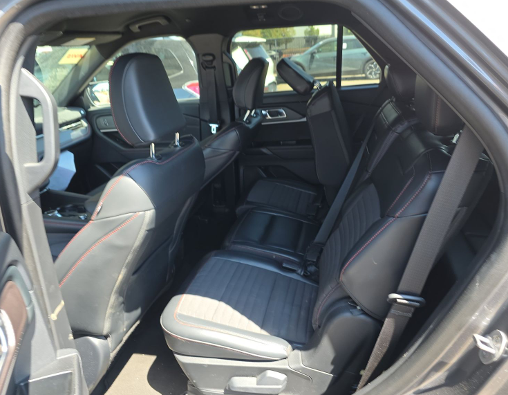Used 2025 Gray Ford ST-Line image 5