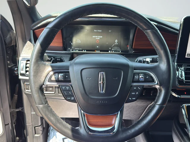 Used 2020 Black Lincoln Reserve image 37