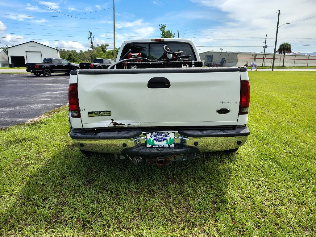 Used 2005 Oxford White Clearcoat Ford Lariat 4X2 D.R.W. image 4