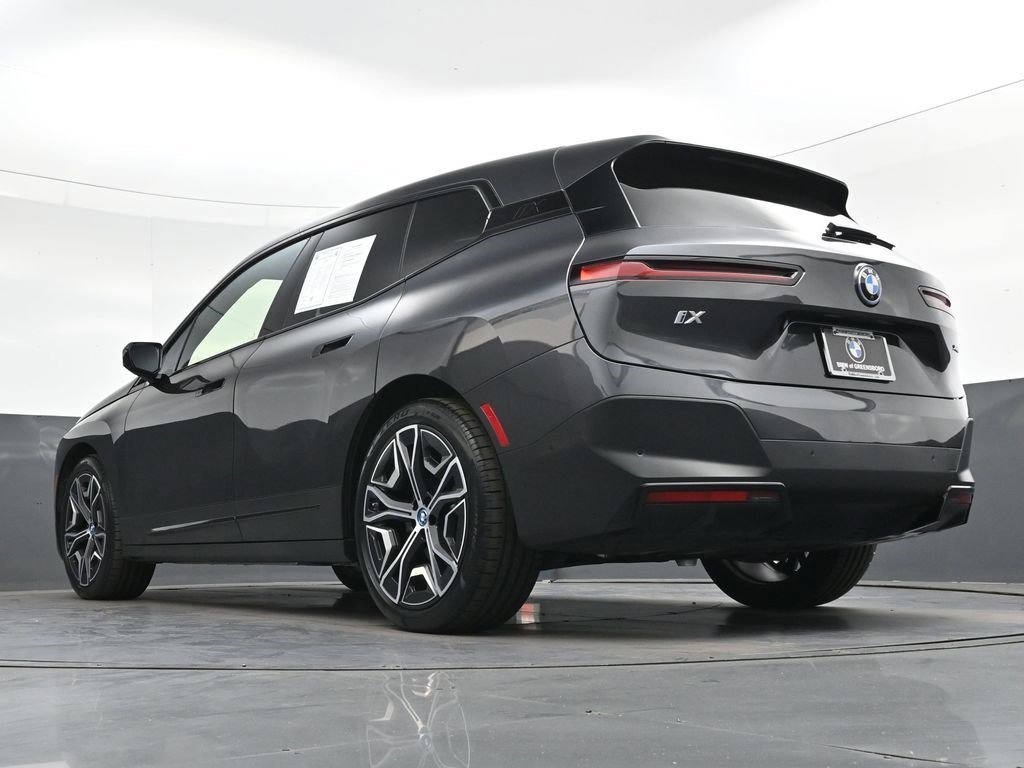 Used 2022 Gray BMW xDrive50 image 28
