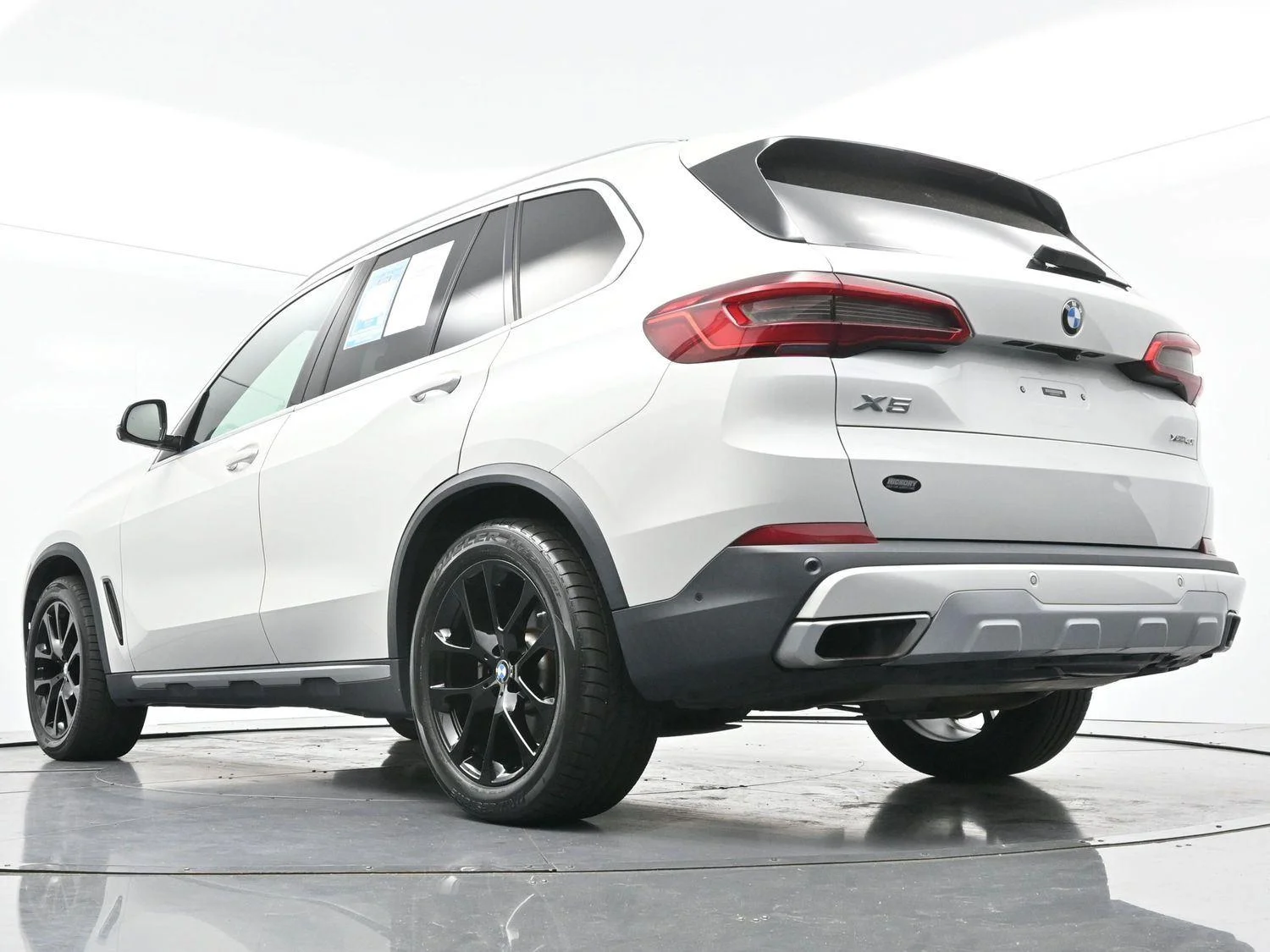 Used 2019 Mineral White Metallic BMW xDrive40i image 47