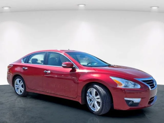 Used 2015 Red Nissan 3.5 SL image 4