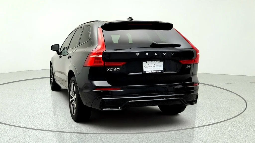 Used 2024 Onyx Black Metallic Volvo B5 AWD Core Dark Theme w/ Climate Package & 19