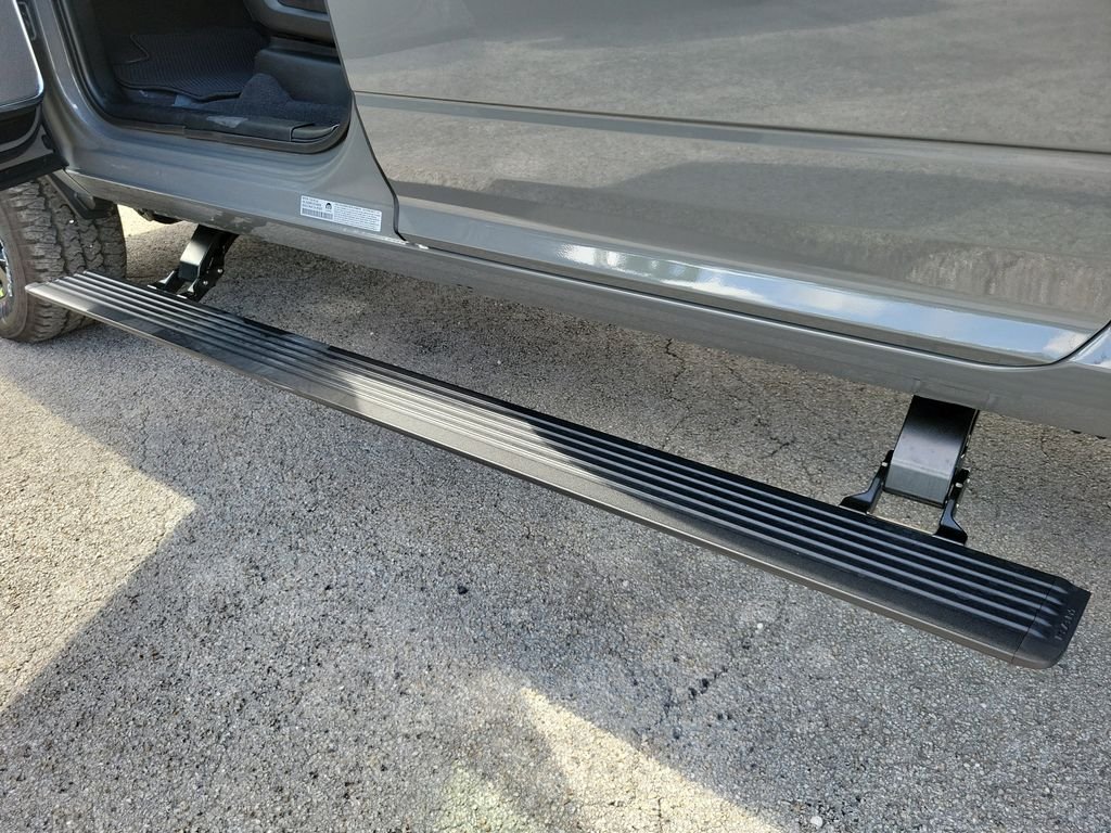 New 2026 Ceramic Gray Clear-Coat Exterior Paint RAM Laramie image 10