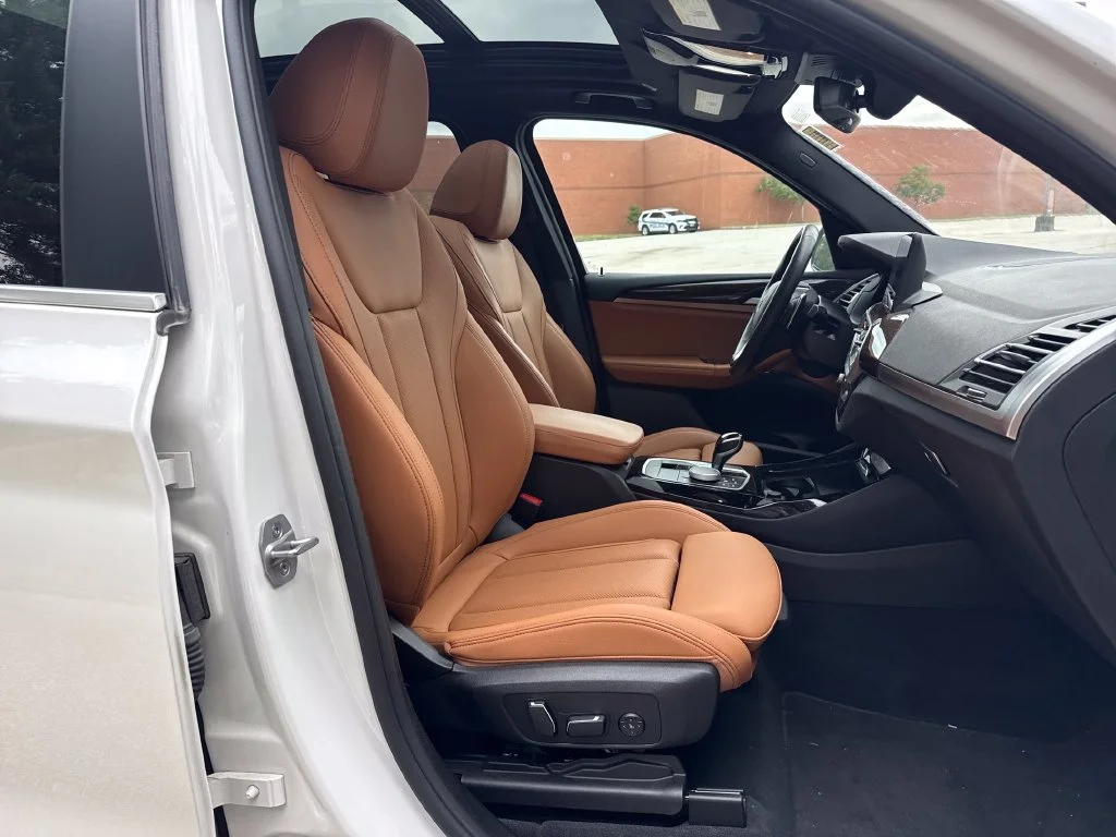 Used 2024 White BMW xDrive30i image 30