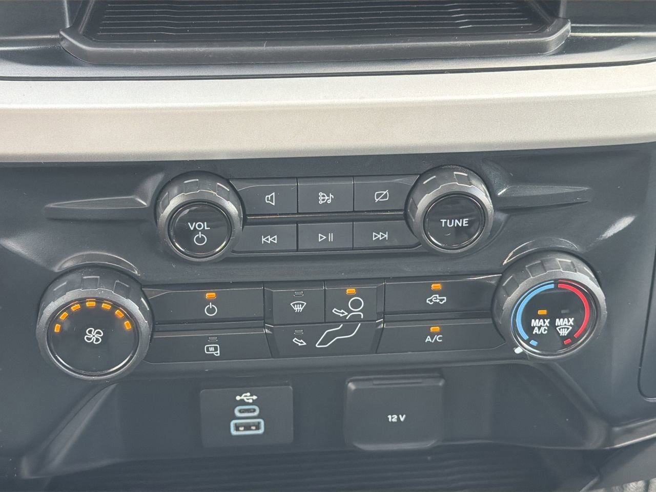 Used 2023 Oxford White Ford XLT image 20