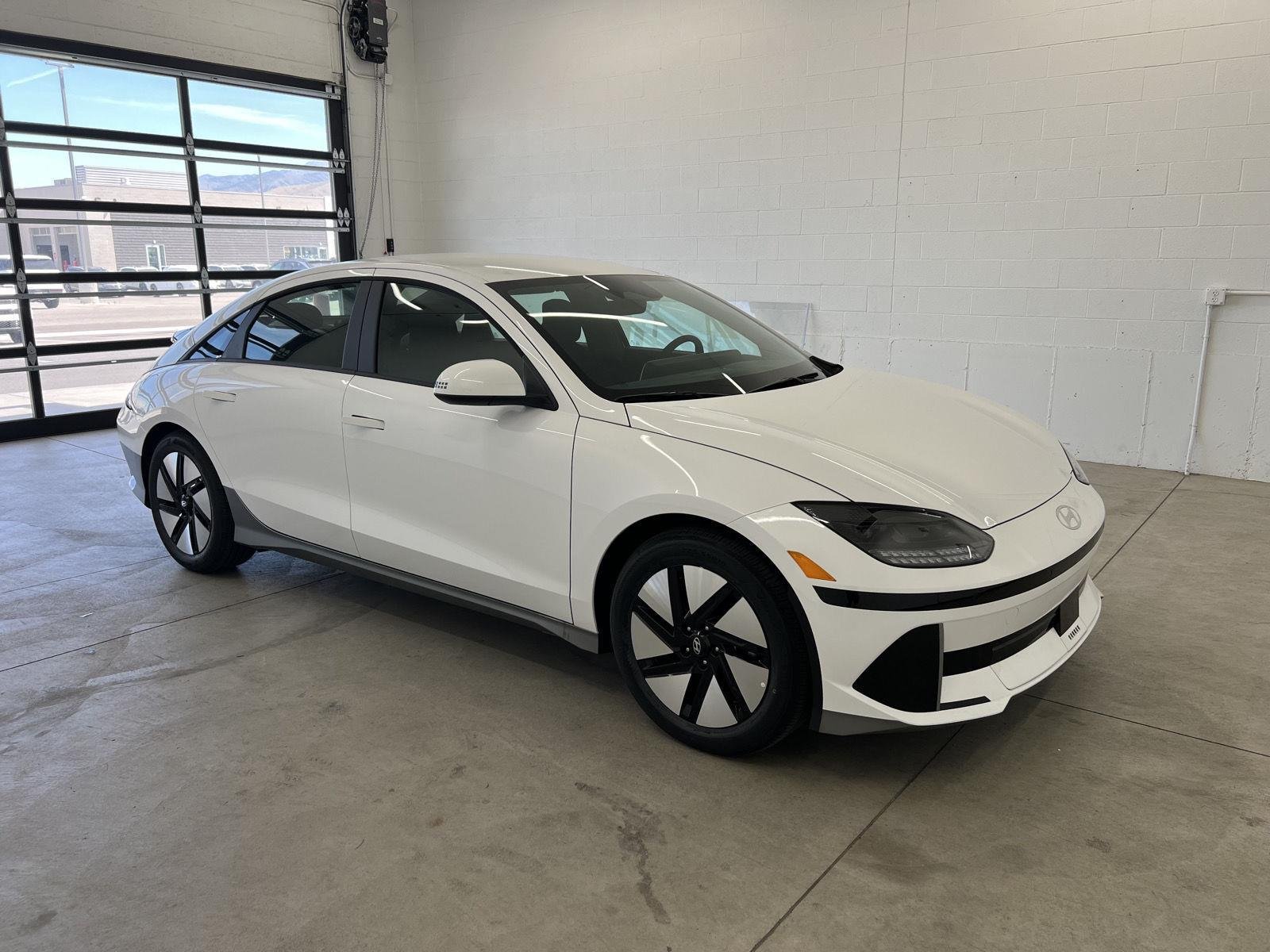 2025 Hyundai IONIQ 6 SE - Photo 5