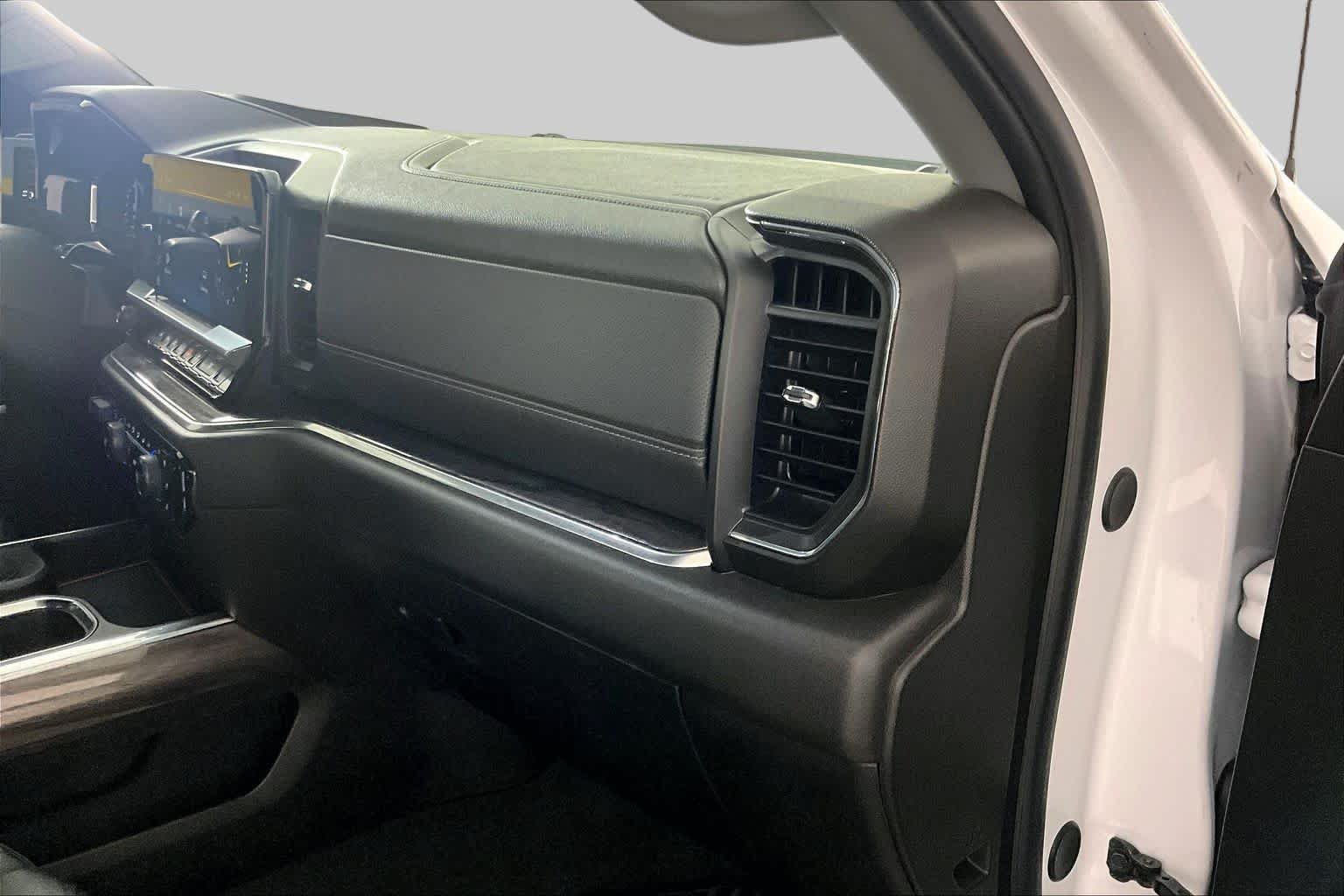 Used 2024 Summit White Chevrolet LTZ image 18