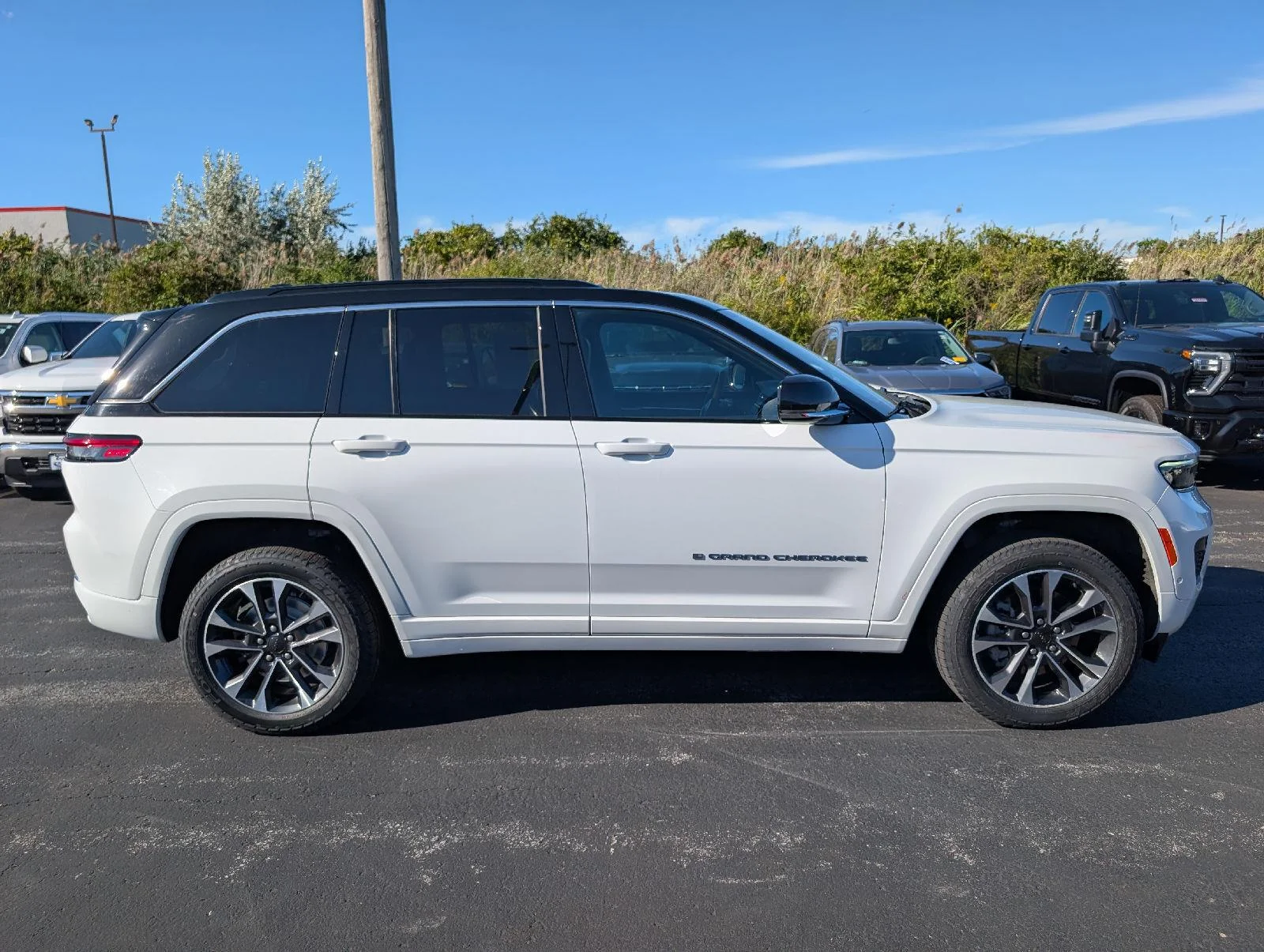 Used 2024 Bright White Clearcoat Jeep Overland image 8