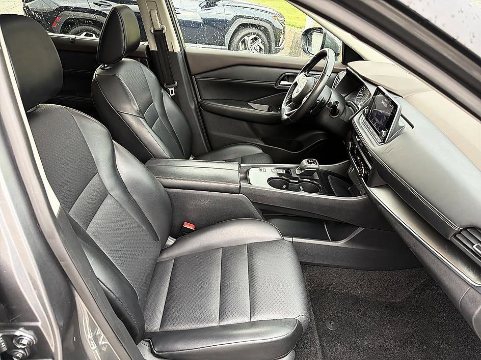 Used 2023 Gun Metallic Nissan SV image 20