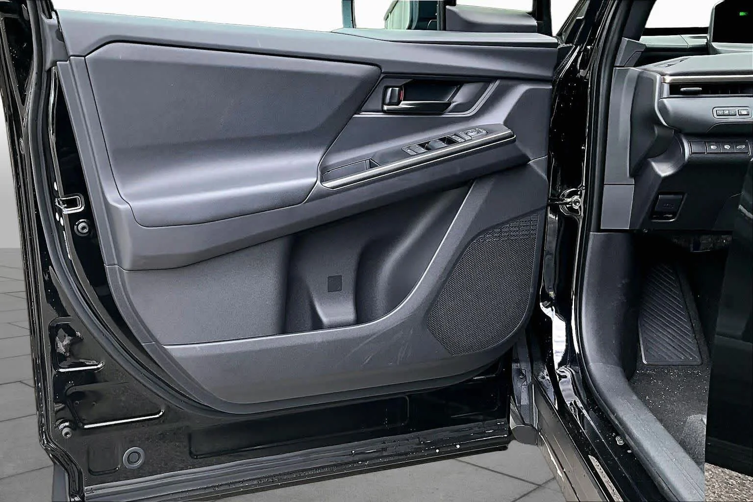 2026 Toyota bZ XLE - Photo 10