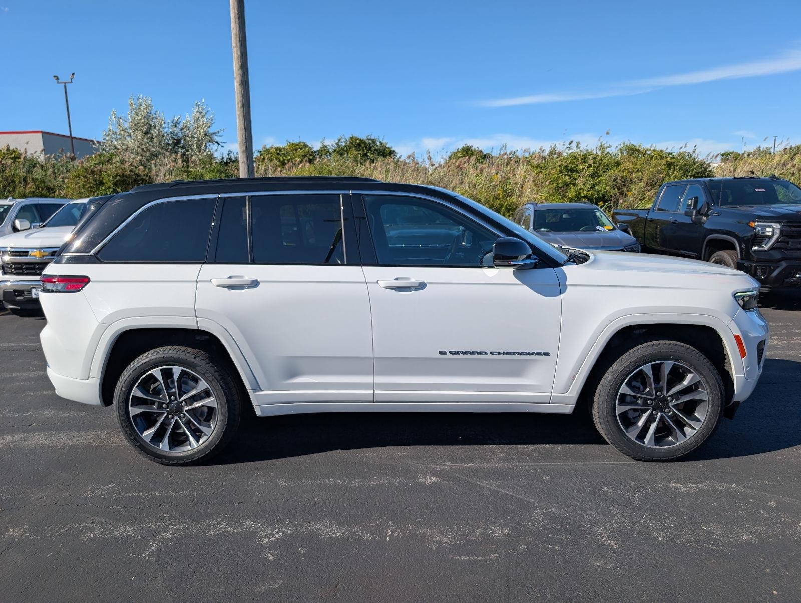 Used 2024 Bright White Clearcoat Jeep Overland image 8
