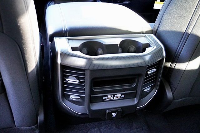 New 2026 Diamond Black Crystal Pearl-Coat Exterior Paint RAM Big Horn Sport Appearance Edition image 23