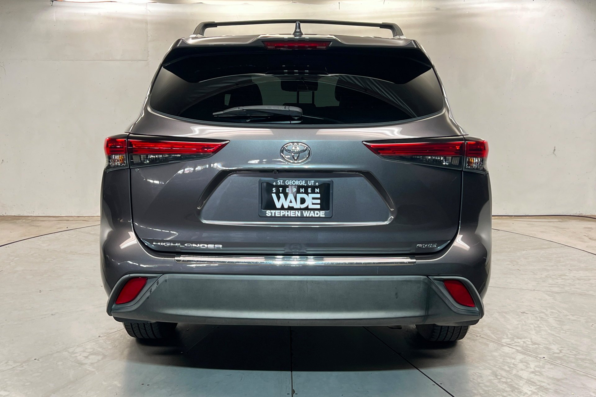Used 2022 Gray Toyota XLE image 5