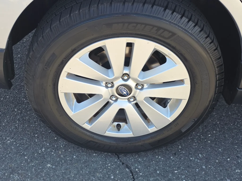 Used 2019 Ice Silver Metallic Subaru 2.5i image 27