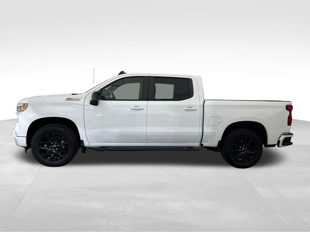Used 2025 Summit White Chevrolet RST image 2