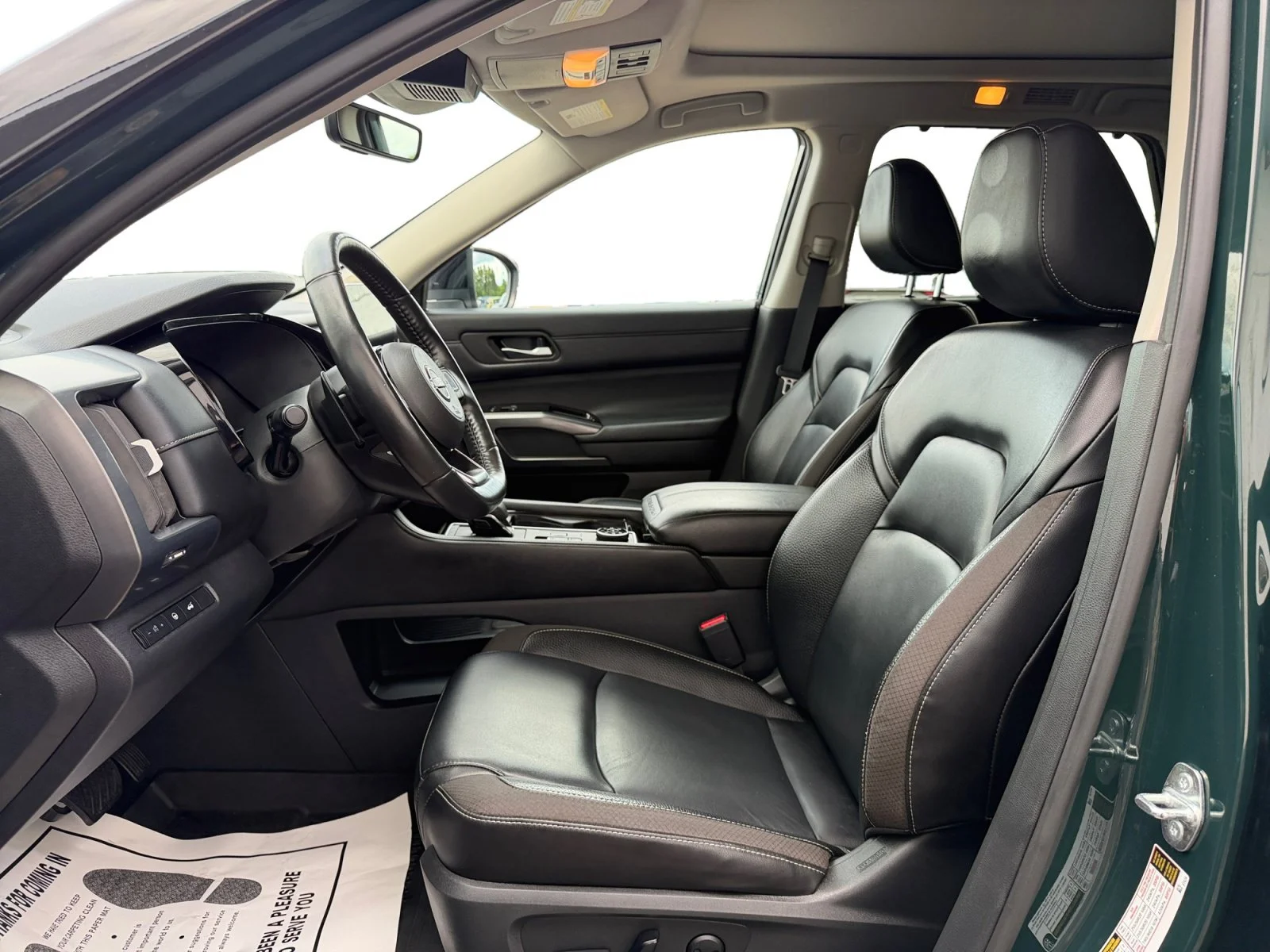 Used 2023 Obsidian Green Pearl/Super Black Nissan SL image 8