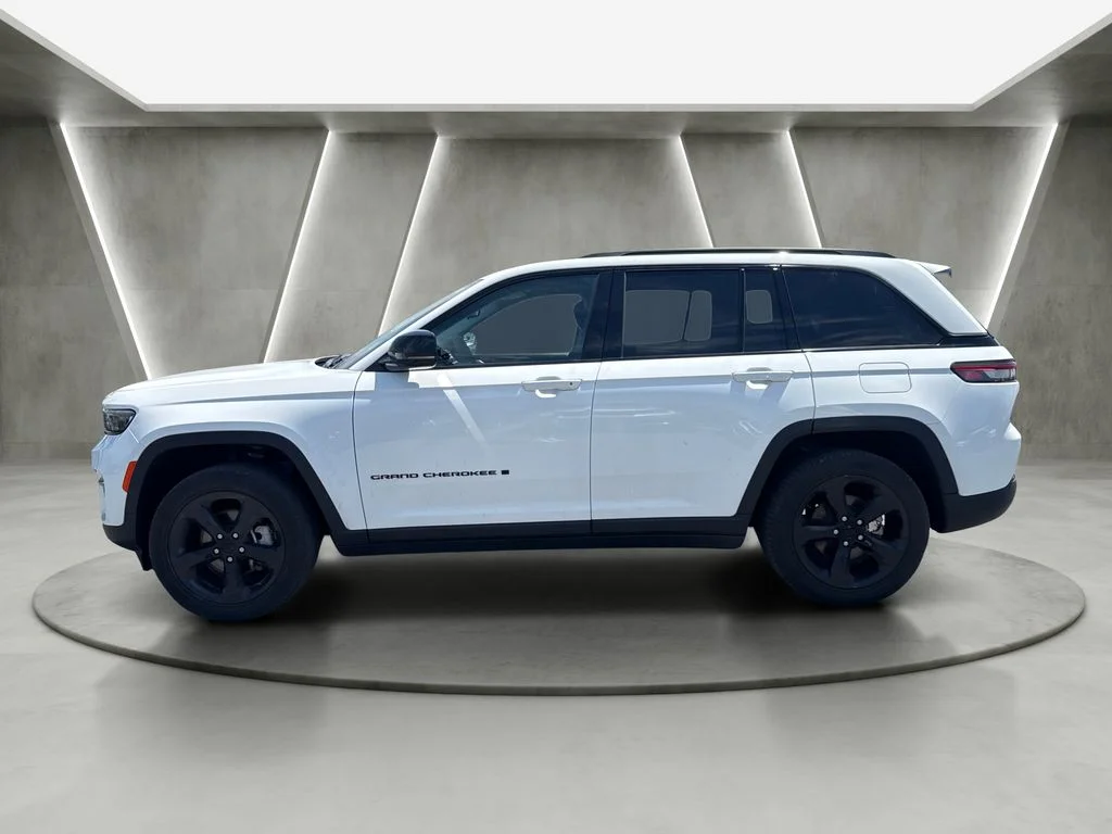 Used 2023 White Jeep Limited image 2