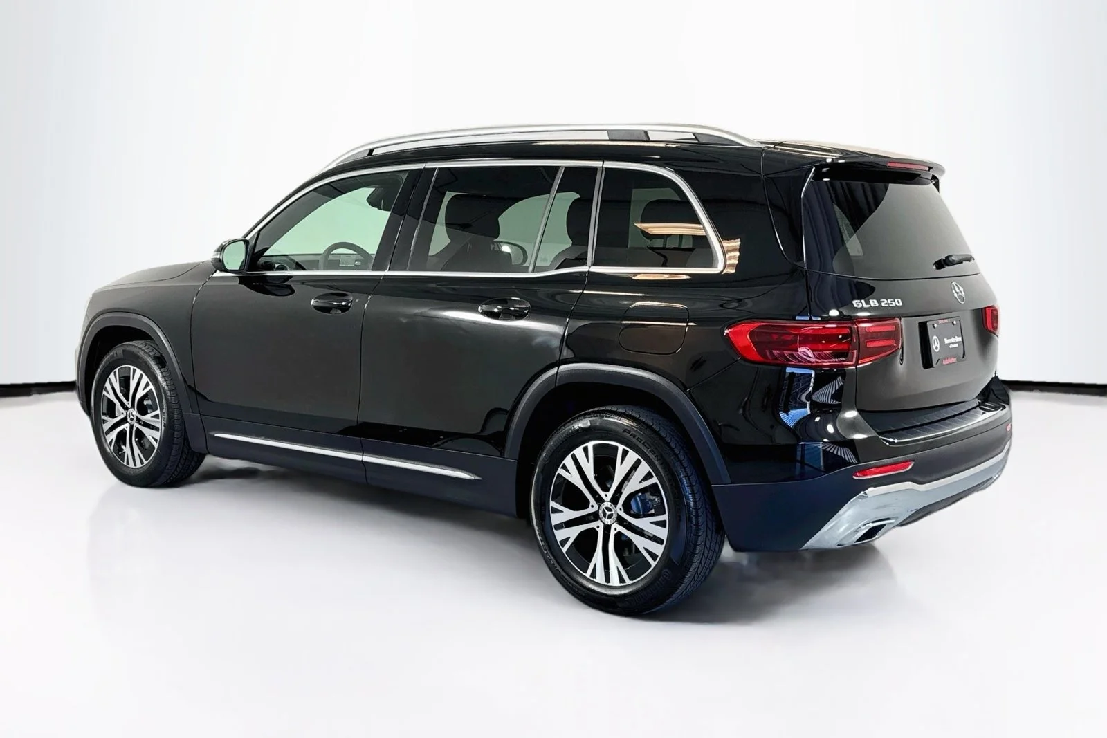 Used 2026 Night Black Mercedes-Benz GLB 250 image 7