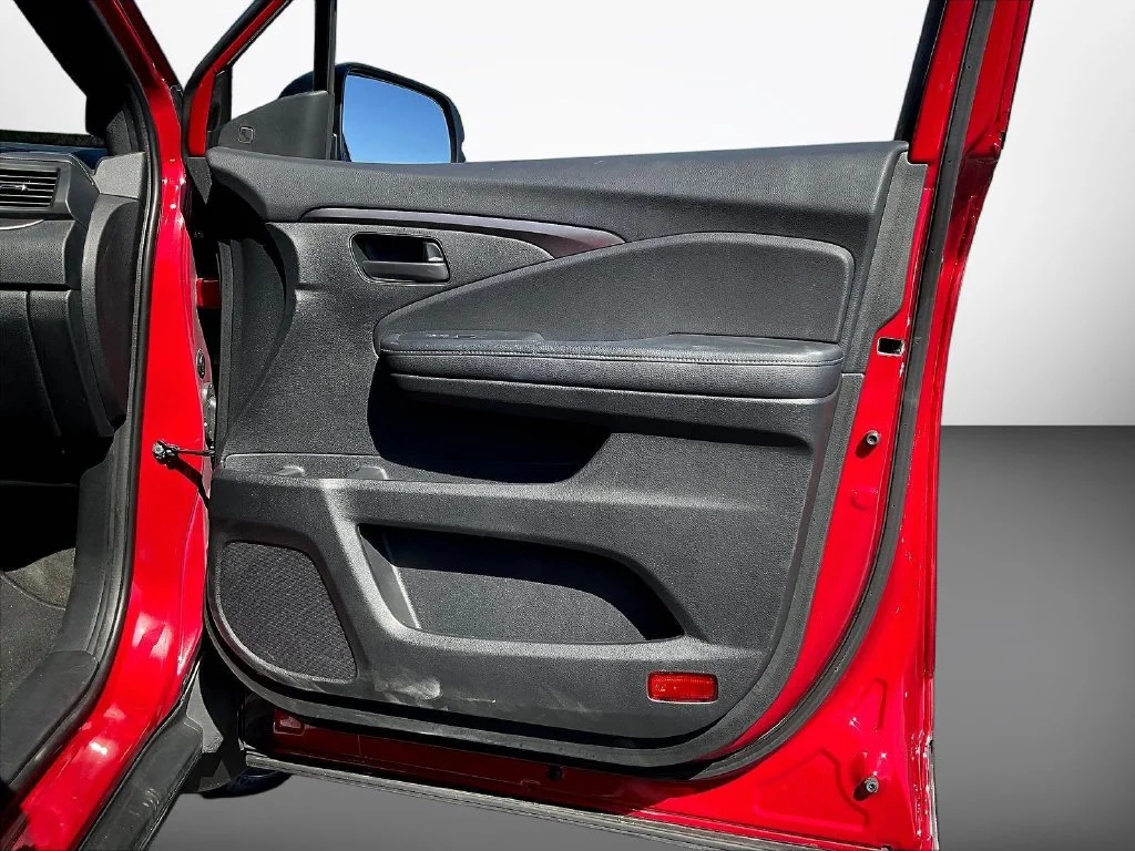 Used 2023 Radiant Red Metallic II Honda EX-L image 29