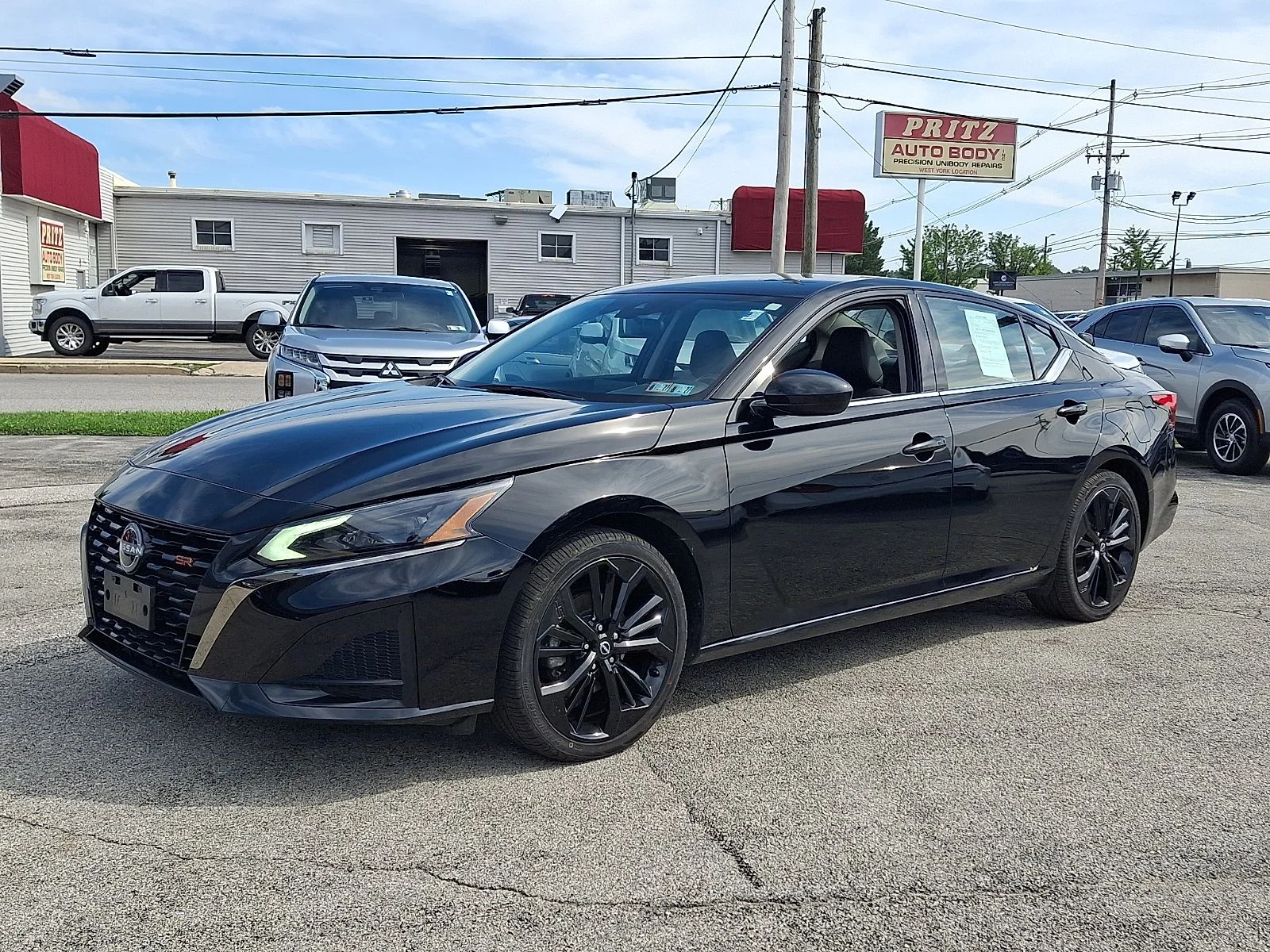 Used 2025 Black Nissan 2.5 SR image 6