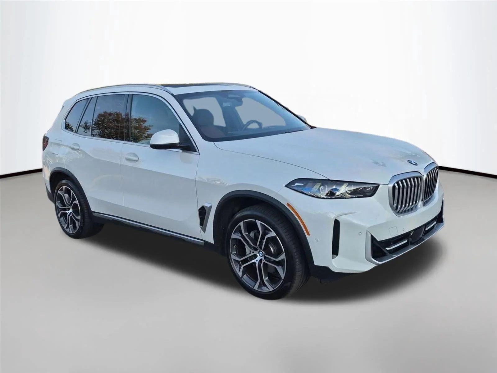 Used 2025 Mineral White Metallic BMW xDrive40i image 7