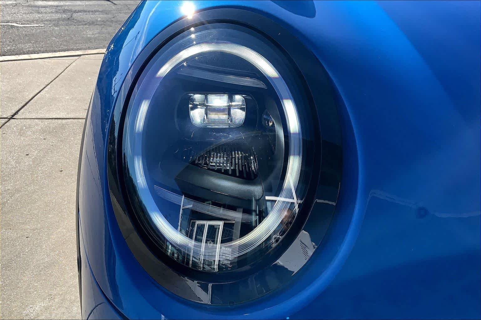 New 2026 Icy Sunshine Blue Metallic MINI Iconic image 13