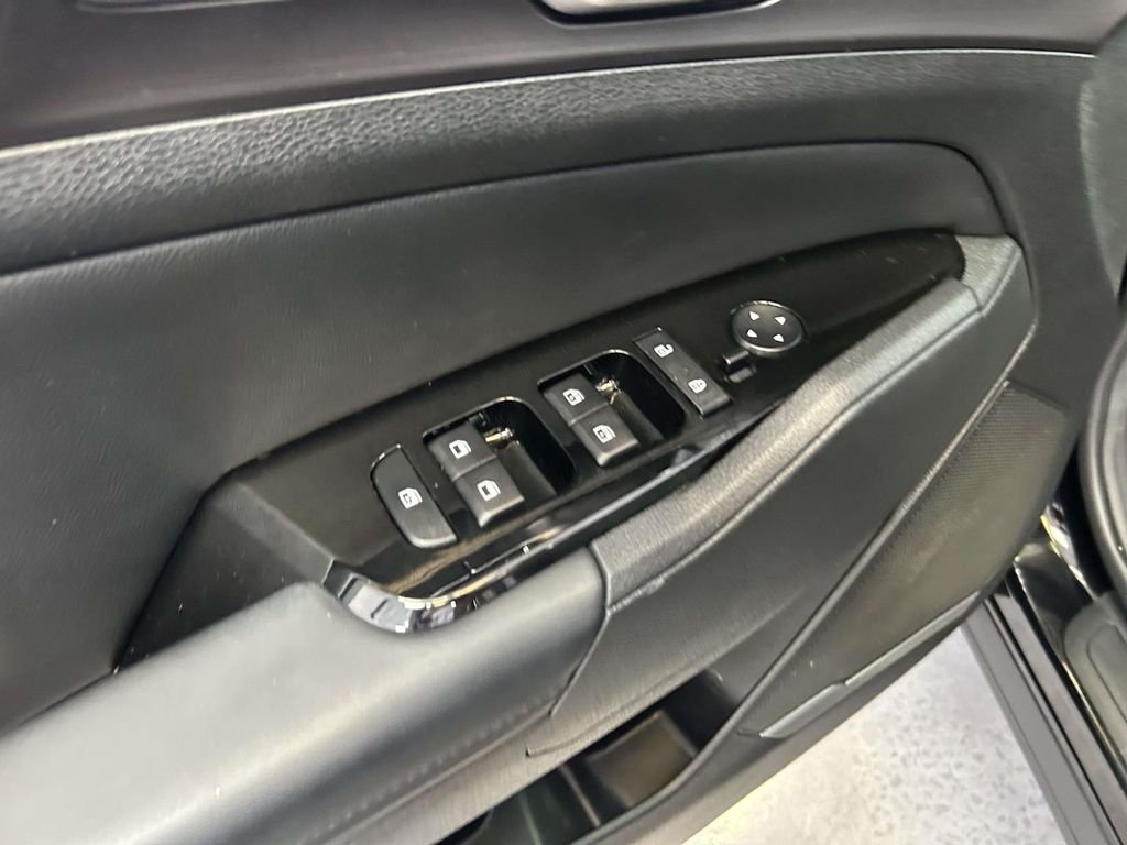 Used 2025 Black Kia EX image 17