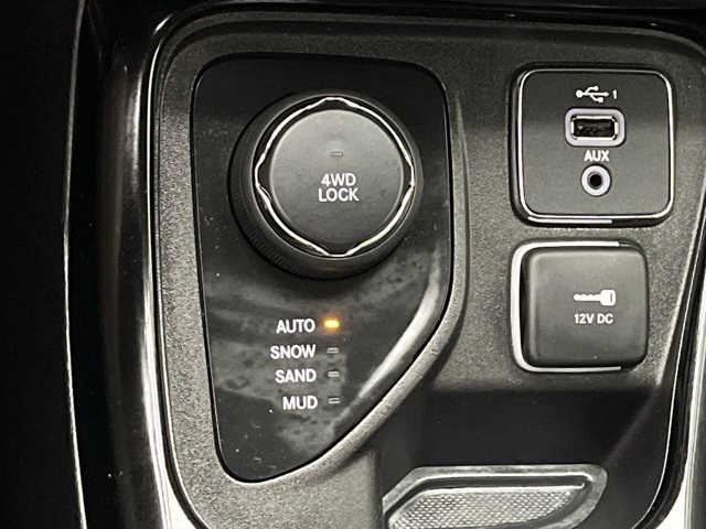 Used 2019 Laser Blue Pearlcoat Jeep Limited image 15