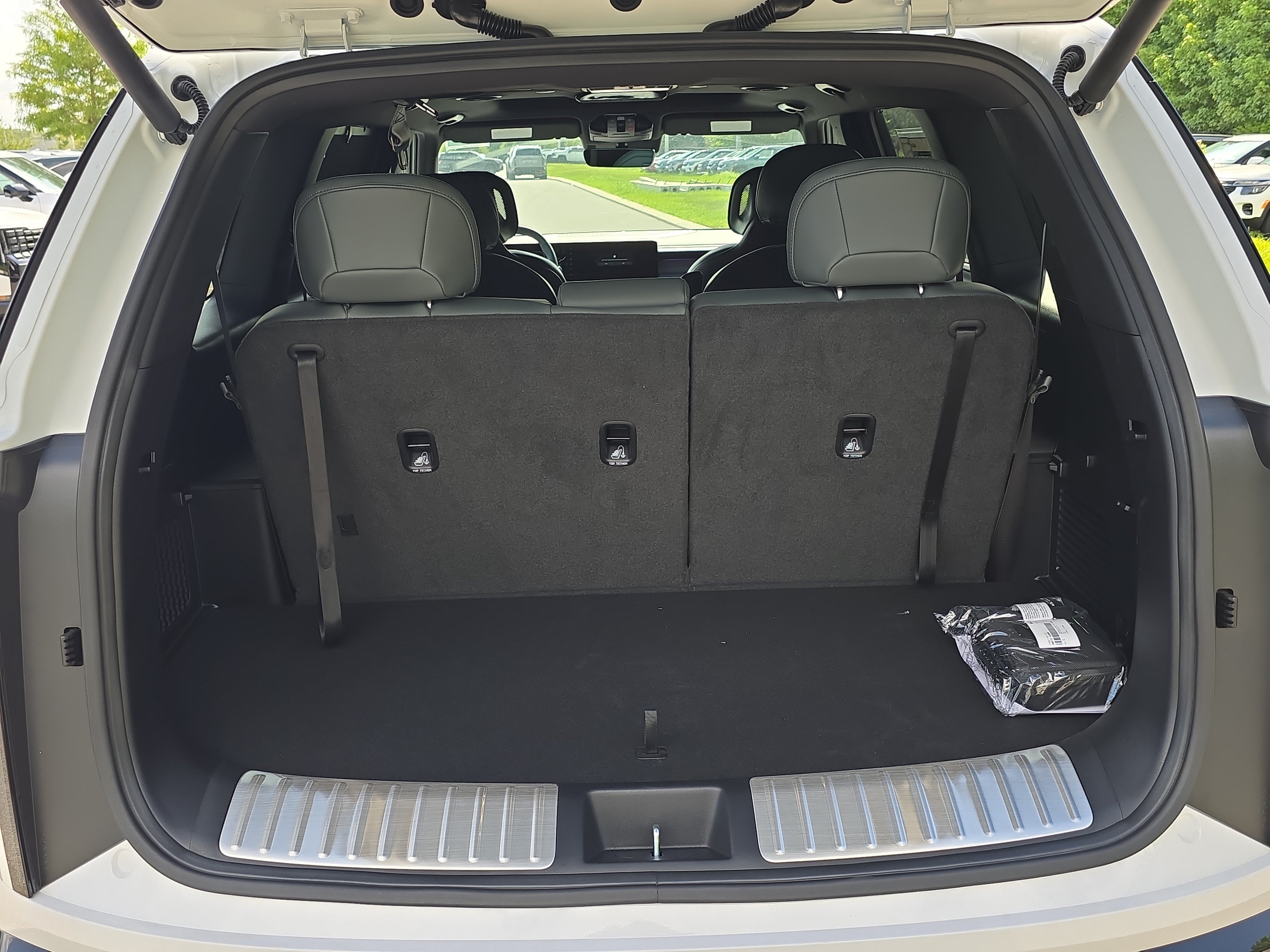 New 2027 Glacial White Pearl Kia X-LINE SX image 10