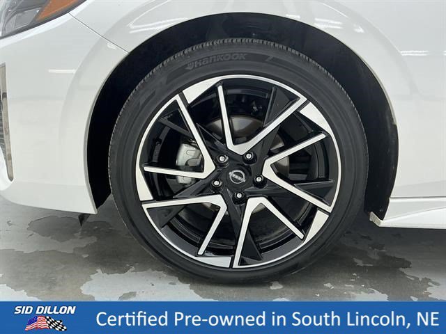 Certified Used 2025 Aspen White Tricoat/Super Black Nissan SR image 18