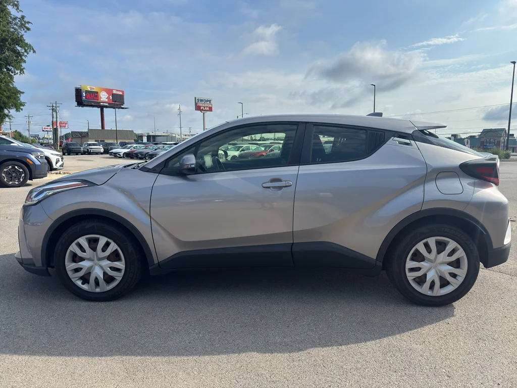 Used 2020 Silver Knockout Metallic Toyota LE image 6