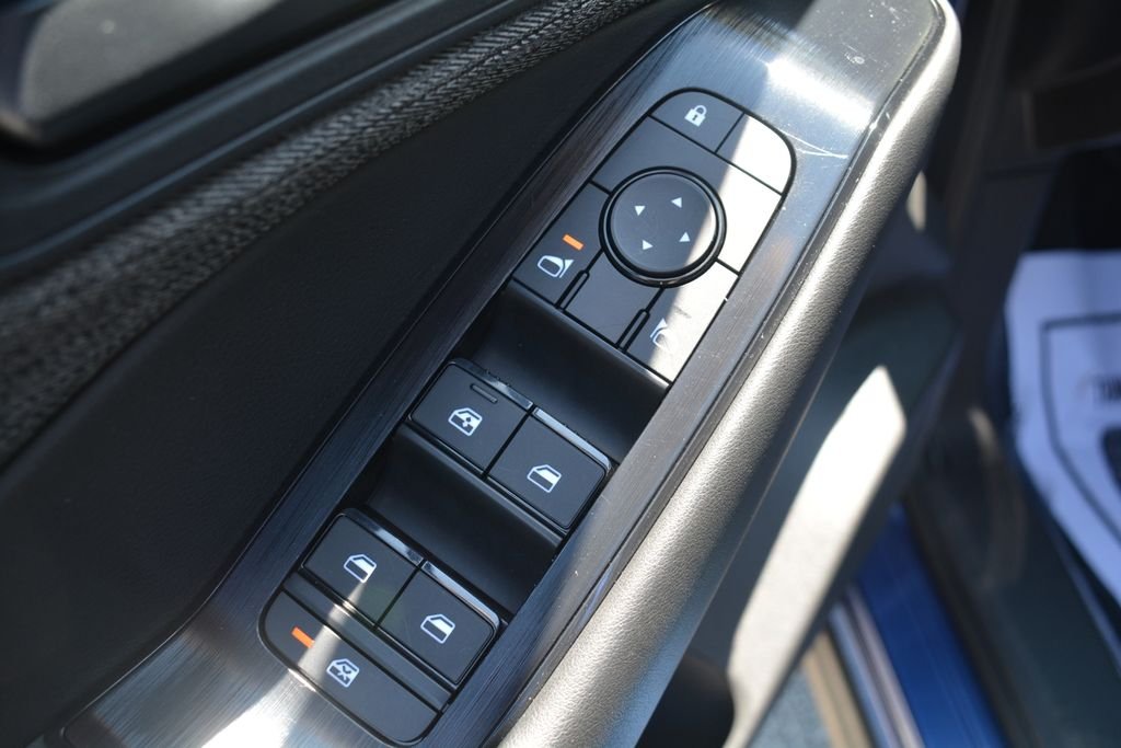 Used 2023 Blue Nissan S image 8