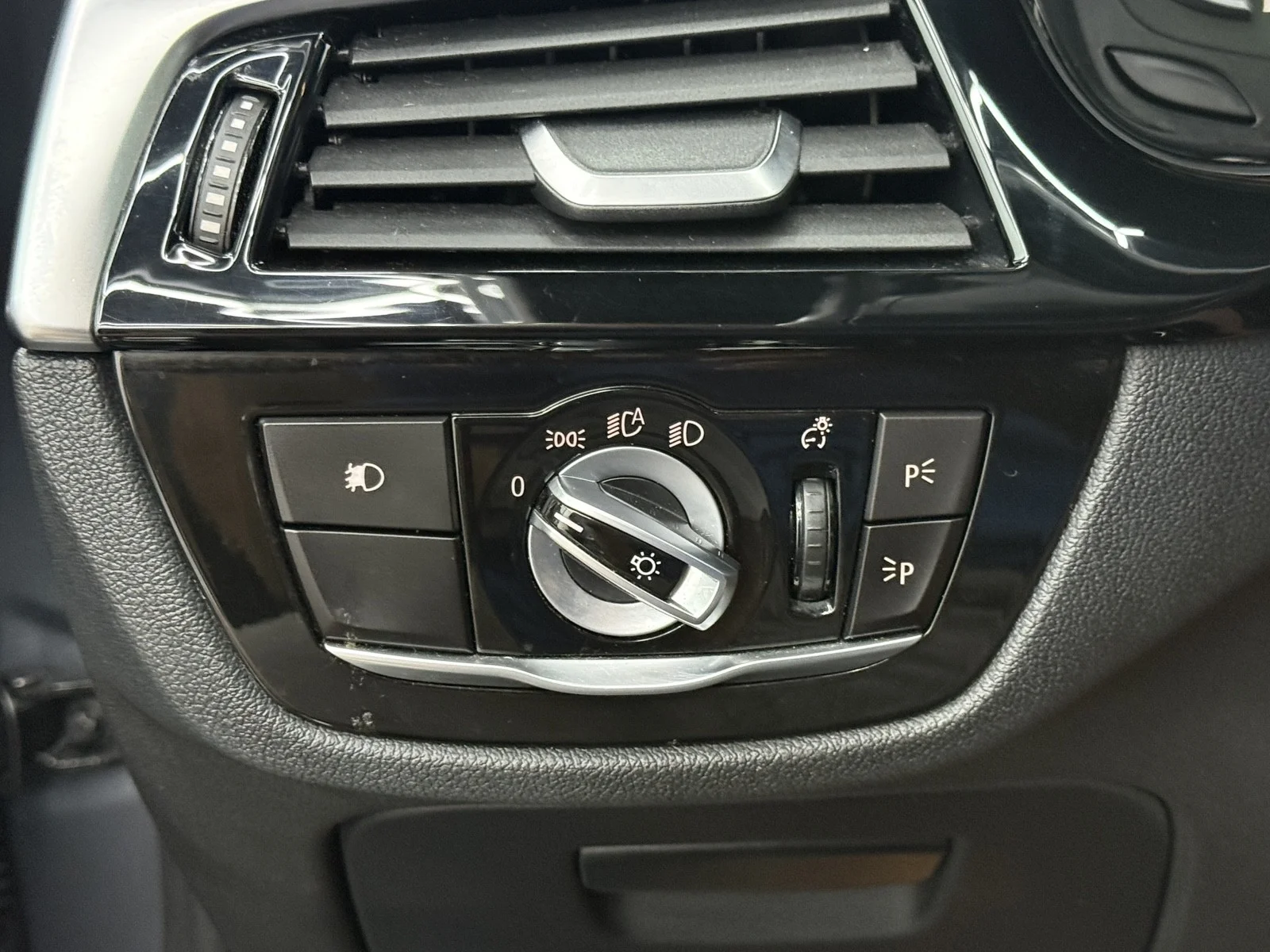 Used 2018 Bluestone Metallic BMW 530e xDrive iPerformance image 29