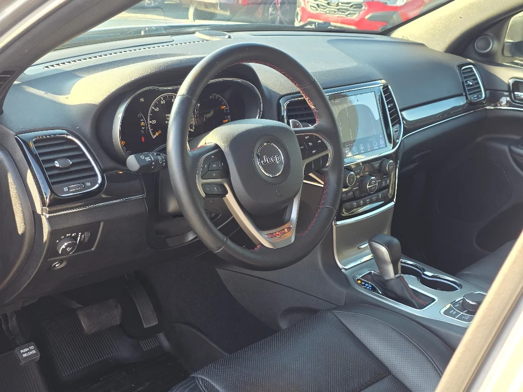 Used 2020 Billet Silver Metallic Clear Coat Jeep Trailhawk image 29