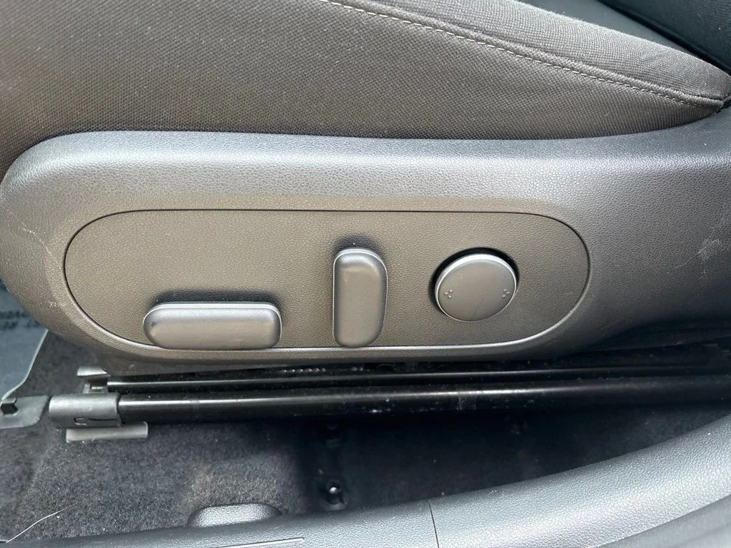 Used 2025 Gray Hyundai SEL image 16