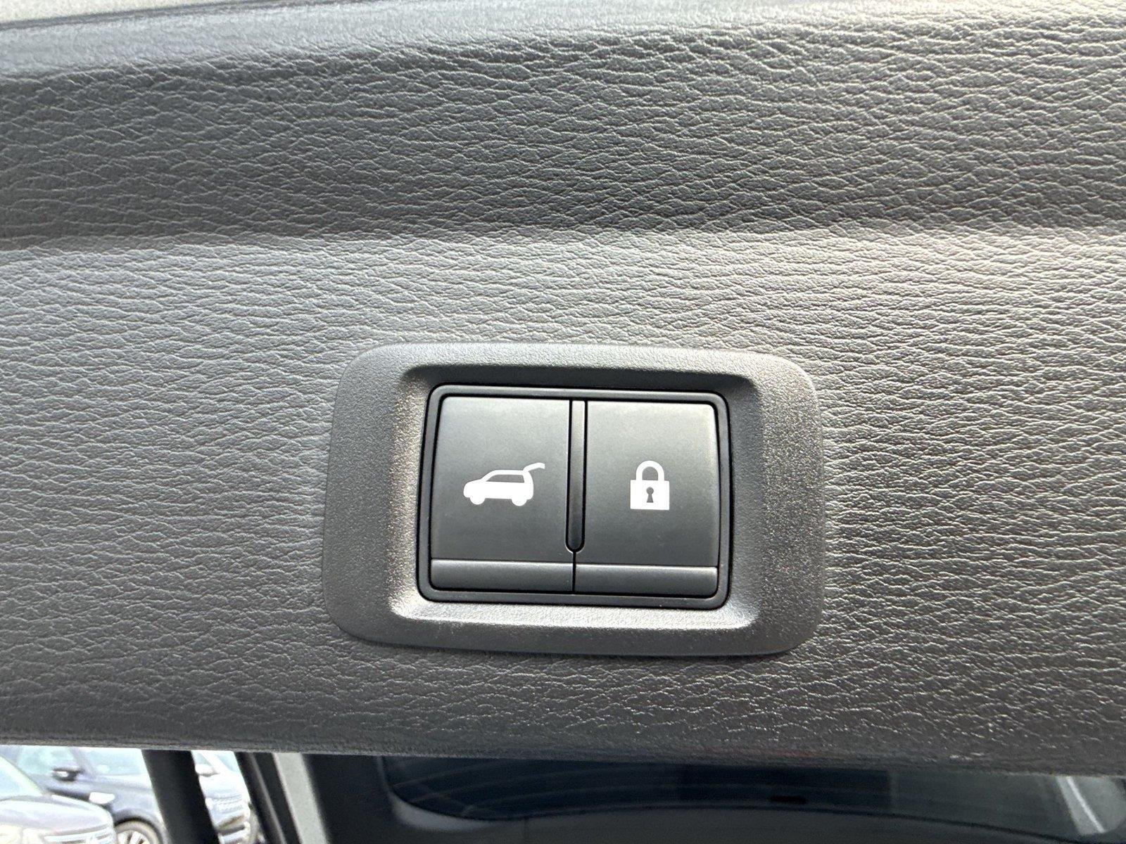 Used 2025 Alloy Silver Metallic Mitsubishi SE image 19