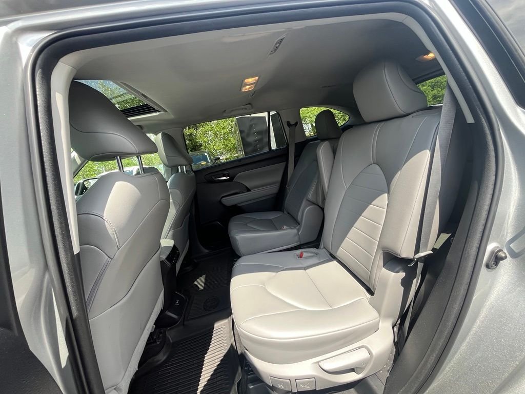 Used 2023 Silver Toyota XLE image 23