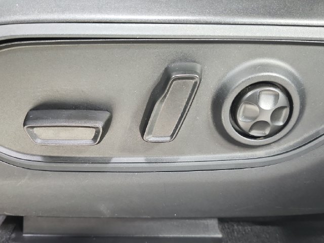 Used 2023 Silver Jeep Altitude image 21