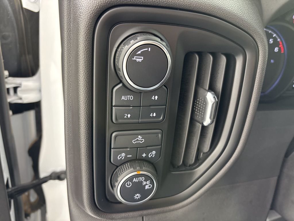 2024 Chevrolet Silverado 1500 Custom - Photo 26
