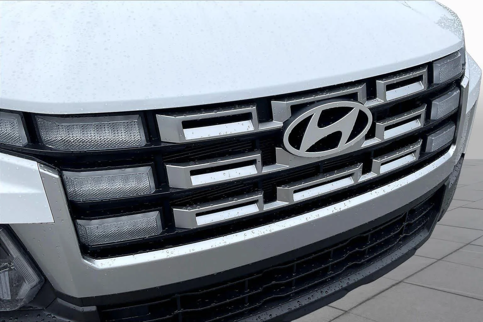 Used 2025 Atlas White Hyundai SE image 29