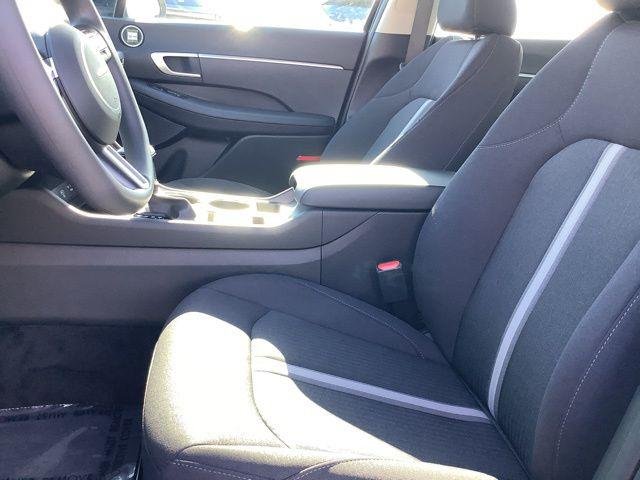 New 2026 Abyss Black Hyundai SE image 14