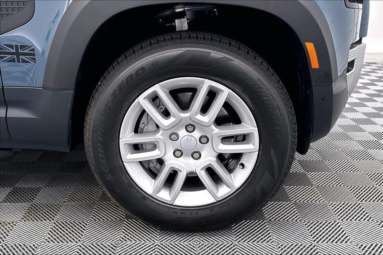 Used 2025 Tasman Blue Metallic Land Rover S image 29