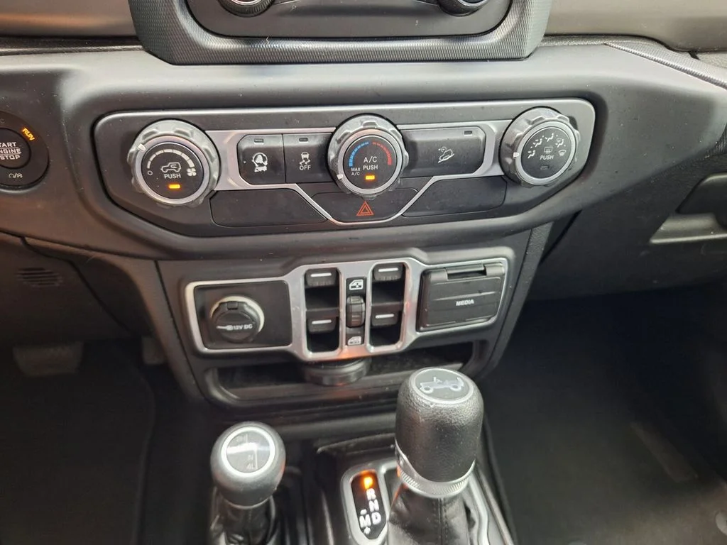 Used 2018 White Jeep Unlimited Sport S image 14