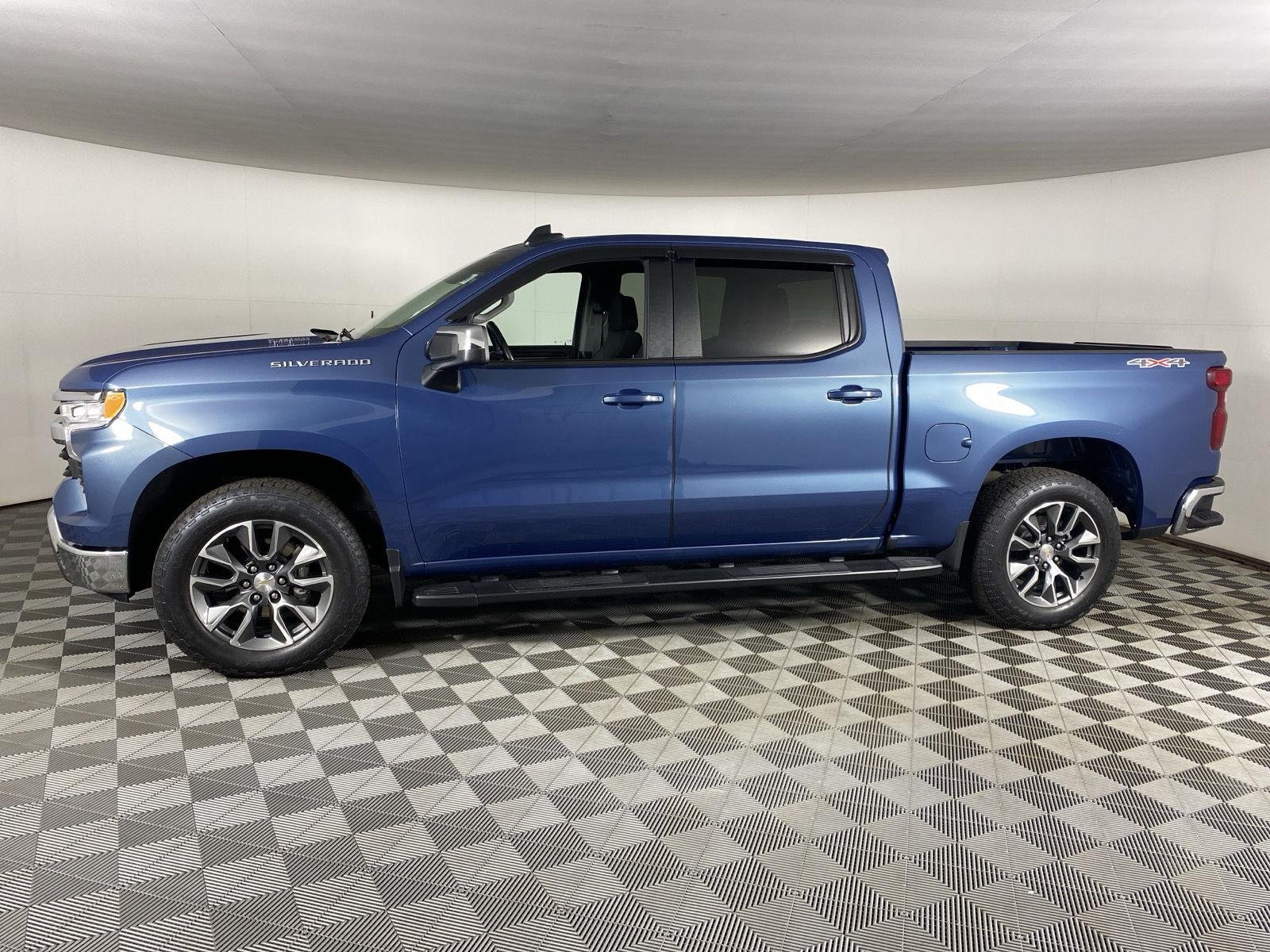 Used 2024 Lakeshore Blue Metallic Chevrolet LT image 4