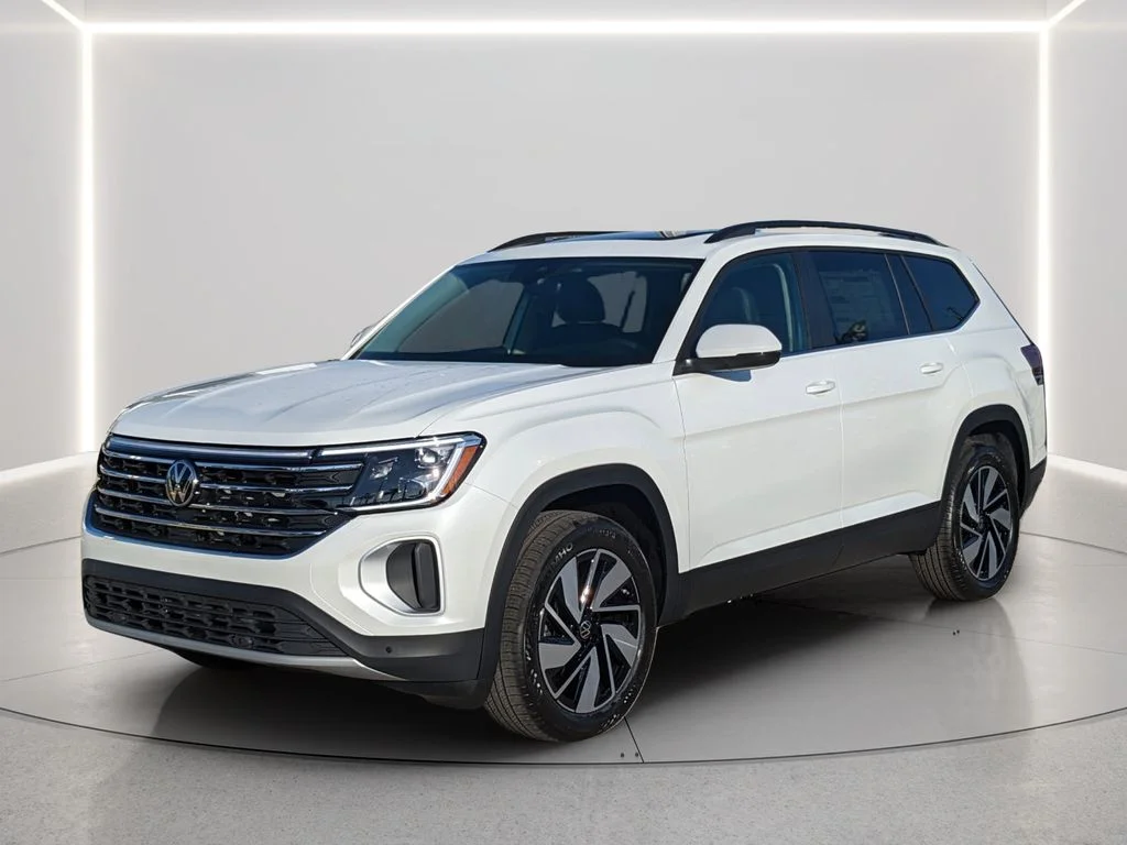 New 2026 White/off-white Volkswagen SE w/Technology image 2