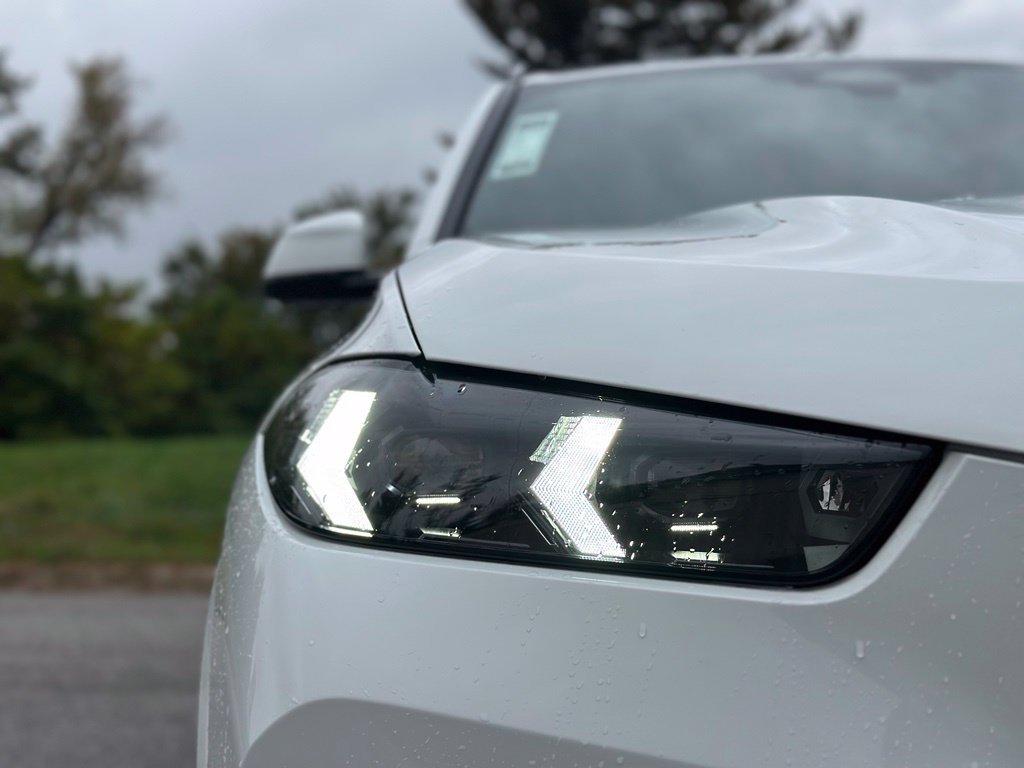 New 2026 Alpine White BMW xDrive40i image 9