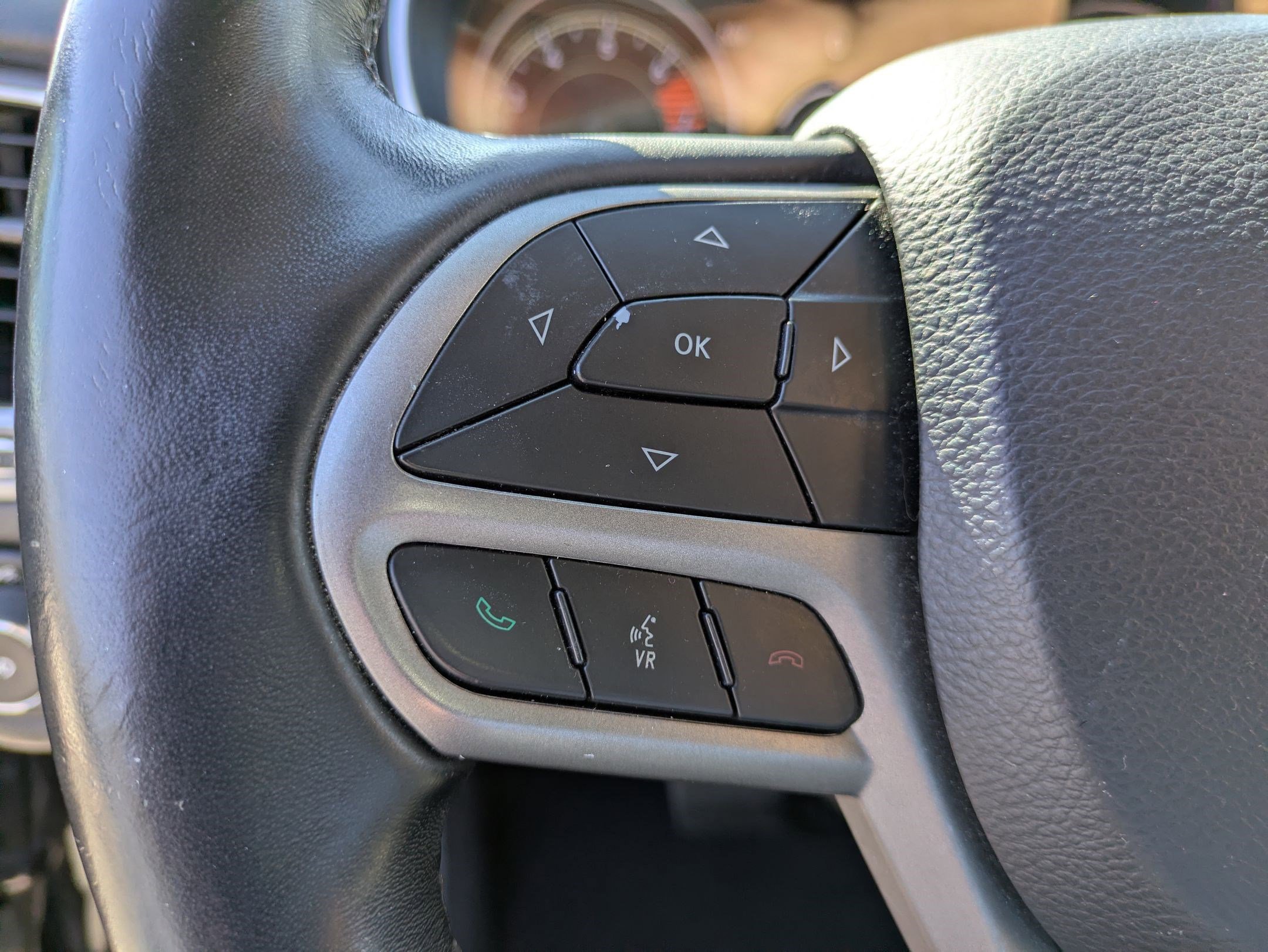 Used 2019 Diamond Black Crystal Pearlcoat Jeep Limited image 16